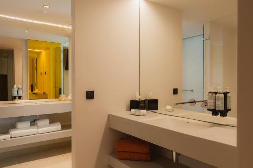 Lumen Hotel & The Lisbon Light Show