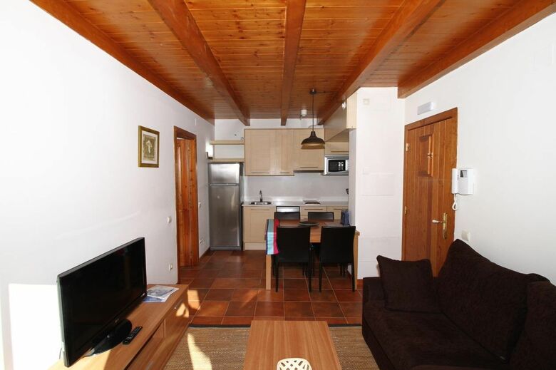Sn� Apartamentos Mont Romies - Unhola