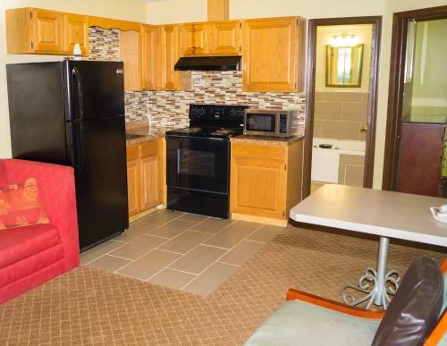 Motel Sullivan Trail Inn & Suites