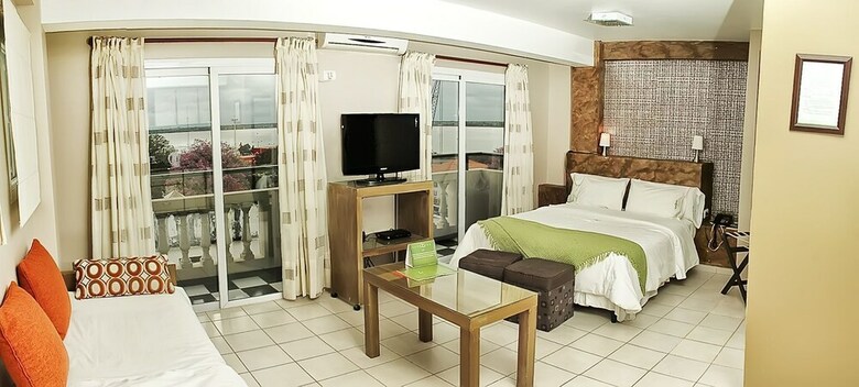 Hotel La Rozada Suites