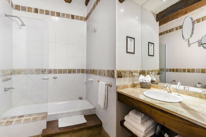 Hotel Lares De Chacras