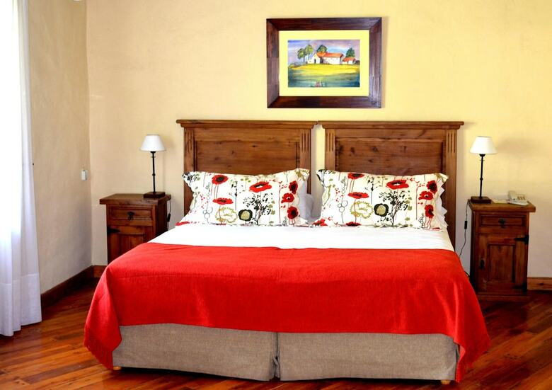 Hotel Lares De Chacras