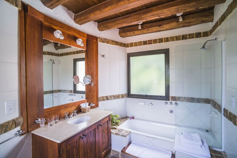 Hotel Lares De Chacras