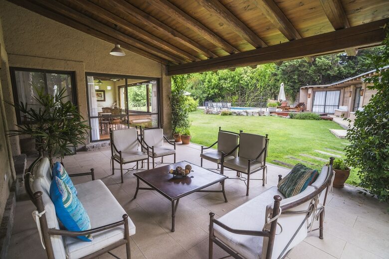 Hotel Lares De Chacras
