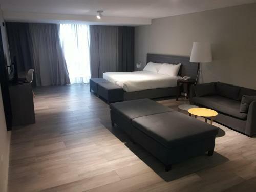 Hotel Olmos Suites