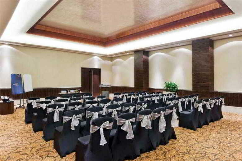 Hotel Novotel Mumbai Juhu Beach