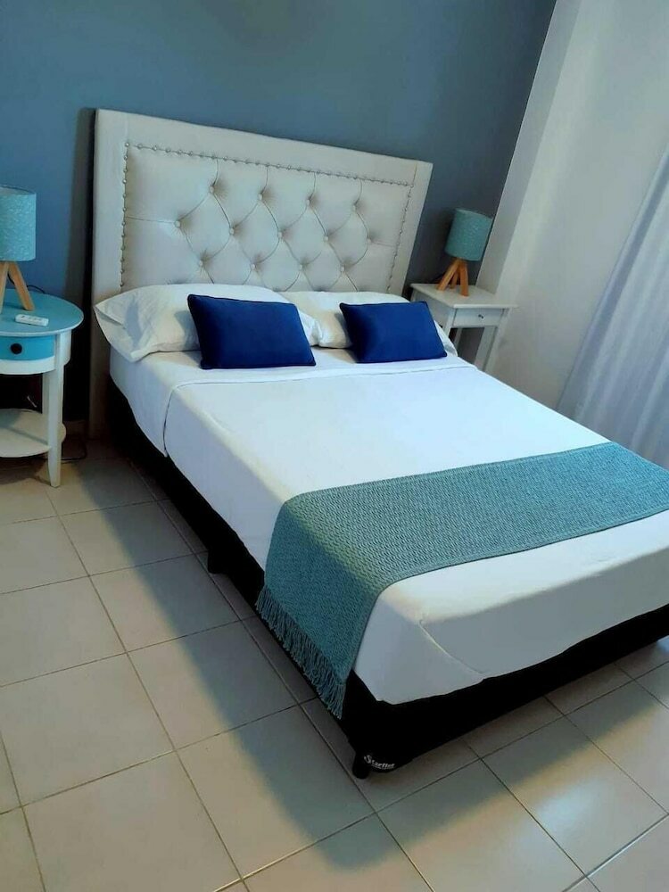 Hotel Emelsuites
