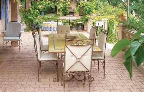Holiday Home La Roure�