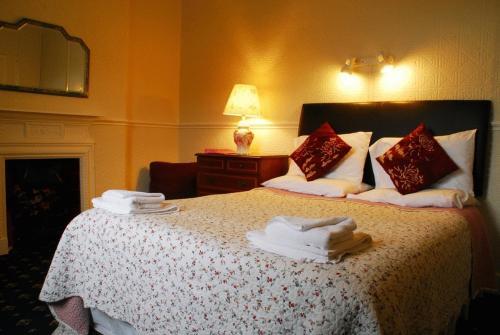 Hostal P&j Hotel