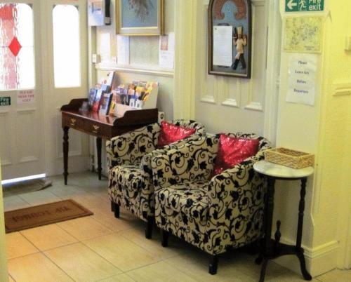 Hostal P&j Hotel