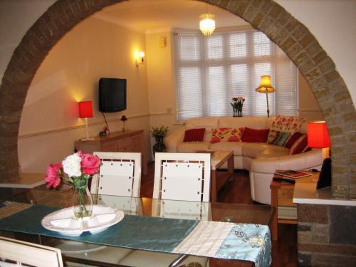 Hostal P&j Hotel