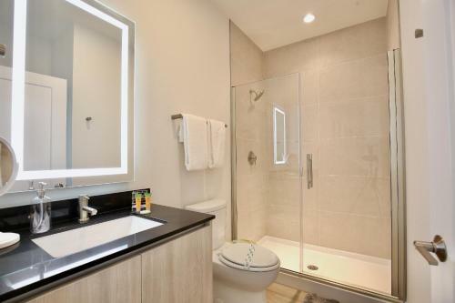 Great 4 Bedroom Townhouse In Hidden Forest, With Private Pool!