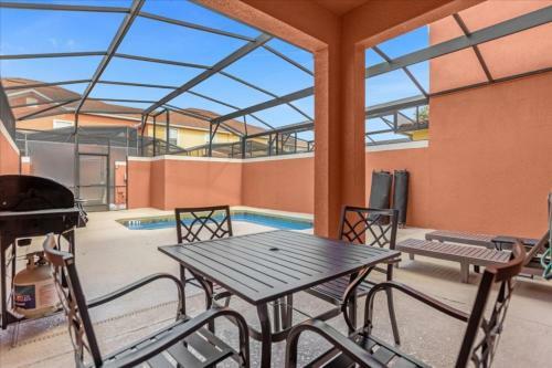 4 Bedrooms - 3 Bathrooms - Paradise Palms 8925 Bp