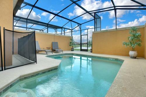 4 Bedrooms - 3 Bathrooms - Paradise Palms 8881 Cp