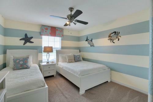 4 Bedrooms - 3 Bathrooms - Paradise Palms 8881 Cp