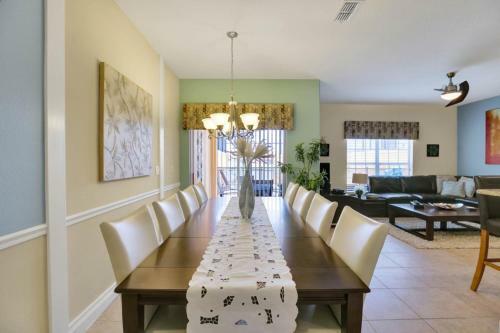 4 Bedrooms - 3 Bathrooms - Paradise Palms 8881 Cp