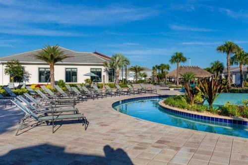 5 Bedrooms - 4 Bathrooms - Storey Lake 4800 Ll