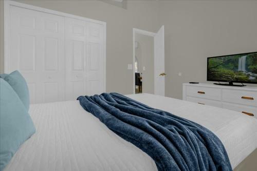 3 Bedrooms - 2 Bathrooms - Indian Creek 2559 Bc