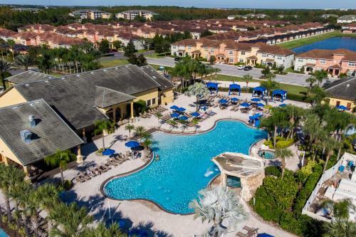 4 Bedrooms - 3 Bathrooms - Paradise Palms 8963 Cat