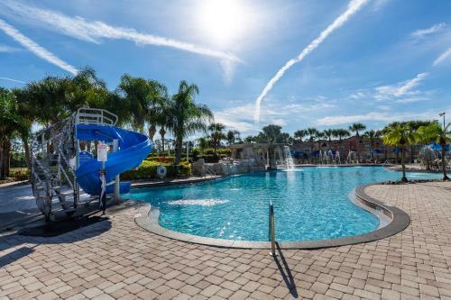4 Bedrooms - 3 Bathrooms - Paradise Palms 8963 Cat