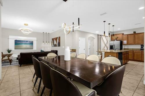 6 Bedrooms - 5 Bathrooms - Paradise Palms 8941 Cp