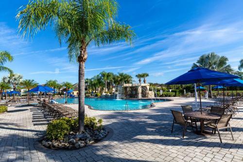 6 Bedrooms - 5 Bathrooms - Paradise Palms 8941 Cp