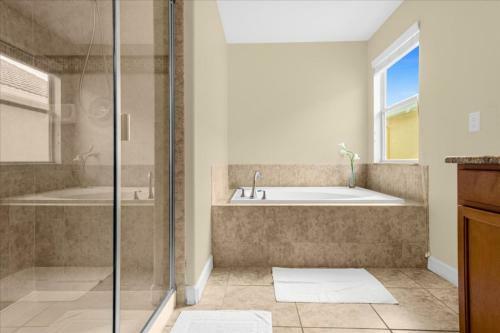 6 Bedrooms - 5 Bathrooms - Paradise Palms 8941 Cp