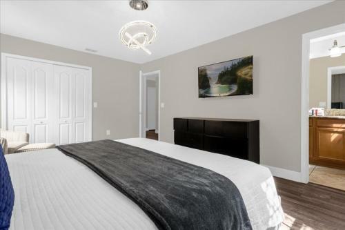 6 Bedrooms - 5 Bathrooms - Paradise Palms 8941 Cp