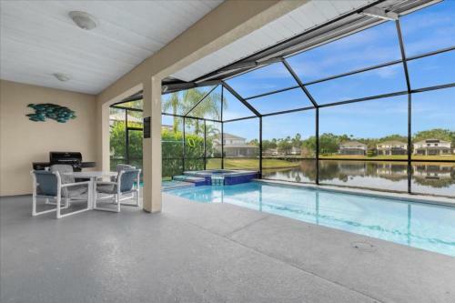 5 Bedrooms - 3,5 Bathrooms - Sunset Lakes 2943 Sv