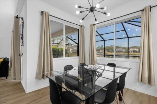 5 Bedrooms - 3,5 Bathrooms - Sunset Lakes 2943 Sv