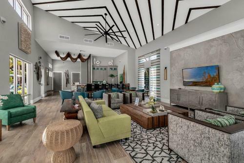 5 Bedrooms - 3 Bathrooms - Veranda Palms 4458 Np