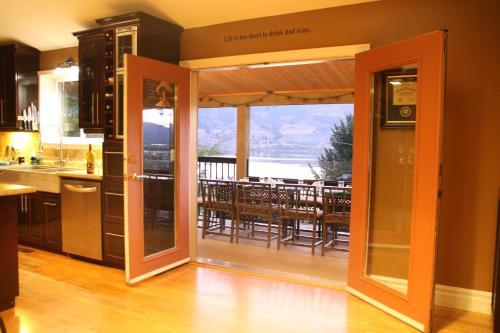 Above The Beach Bed And Breakfast
