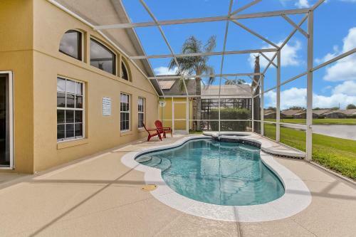 Star Lake Oasis - 4 Bed Family Pool Home