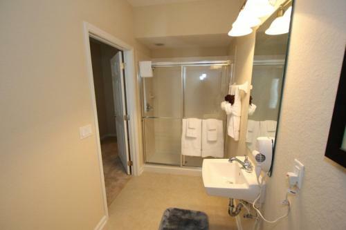 It319 - Vista Cay Resort - 3 Bed 3,5 Baths Townhome