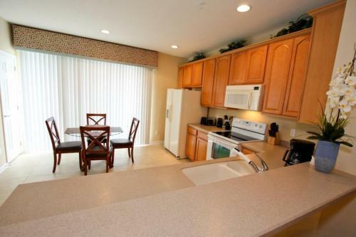 It319 - Vista Cay Resort - 3 Bed 3,5 Baths Townhome