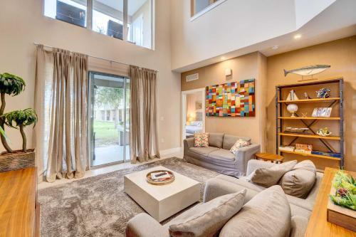 Modern Townhome With Patio Less Than 2 Mi To Disney!