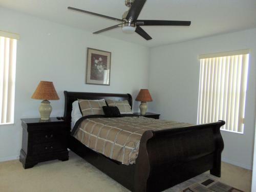 3000sf Waterfront Private Pool Villa 15 Minutes From Disney!