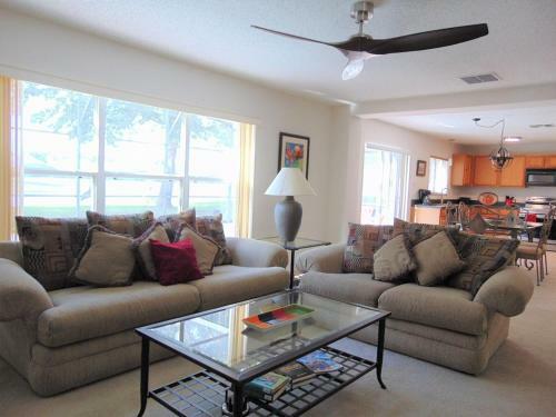 3000sf Waterfront Private Pool Villa 15 Minutes From Disney!