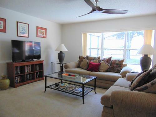 3000sf Waterfront Private Pool Villa 15 Minutes From Disney!