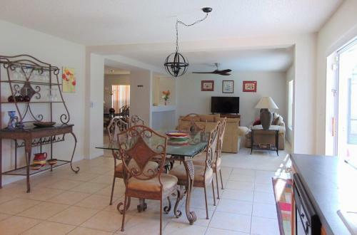 3000sf Waterfront Private Pool Villa 15 Minutes From Disney!
