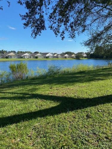 3000sf Waterfront Private Pool Villa 15 Minutes From Disney!