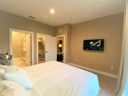 Modern 4 En Suites W Private Hot Tub Bbq Grill