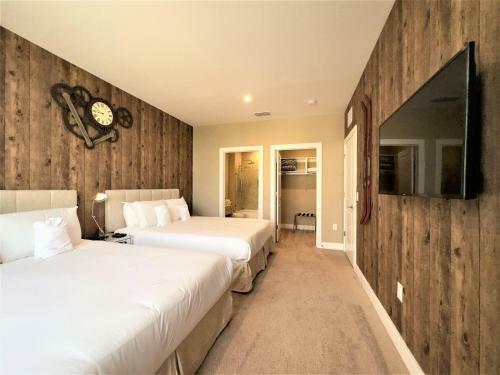 Modern 4 En Suites W Private Hot Tub Bbq Grill