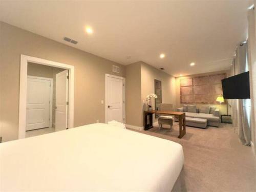Modern 4 En Suites W Private Hot Tub Bbq Grill