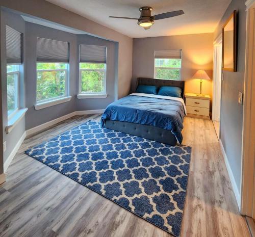 Spacious Bedroom With Private Workspace, Ensuite Bathroom - Room# 1 In Shared House