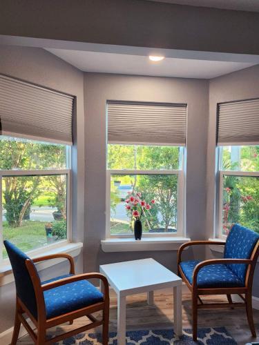 Spacious Bedroom With Private Workspace, Ensuite Bathroom - Room# 1 In Shared House