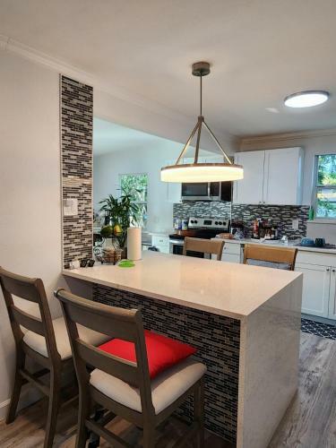 Spacious Bedroom With Private Workspace, Ensuite Bathroom - Room# 1 In Shared House