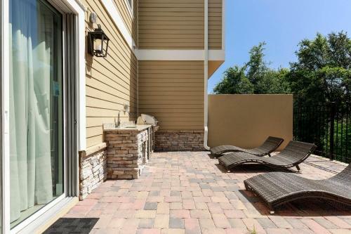 Gorgeous 5 Suites Villa At Summerville Resort