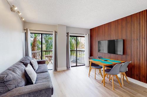 Hotel Enclave 2202