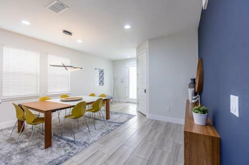 Comfy Modern House W Pool Perfect Location